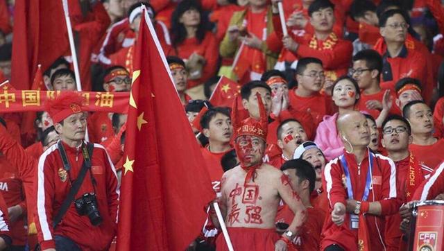 霍建华搂林心如挡记者 合体看演唱会 2016-06-20 近日，歌手林忆莲接连两天（17、18日）于台北小巨蛋举办演唱会，睽违四年在台开唱，吸引大批艺人前往朝圣，除了奶茶刘若英外，上月才公开认爱的霍建华及林心如也被捕获出席演唱会。