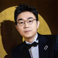 当地时间2月26日下午6时，一名女子将两只斗牛犬带到了警察局，随后探员和GaGa的代表证实两只狗为Koji和Gustavo。